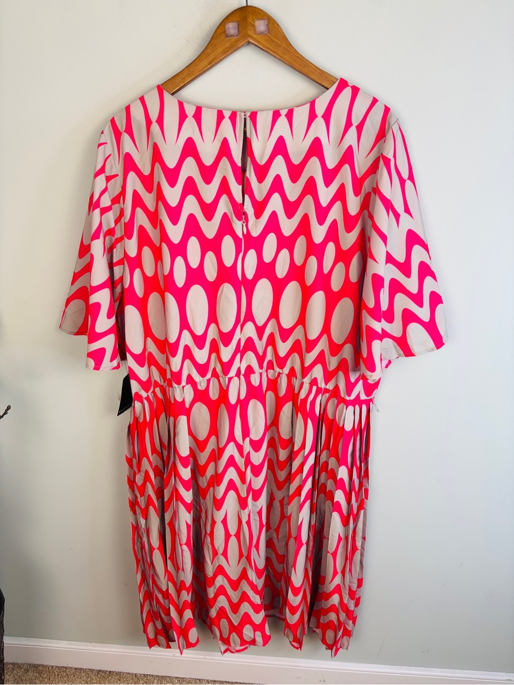 Eloquii Flutter Sleeve Side Pleat Dress NWT Size 24 - Picture 4 of 4